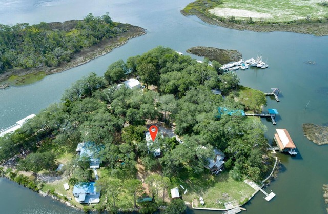 Fishing Cottage, Peaceful, 3 Queens, Laundry, Long-Term, Fast Wifi