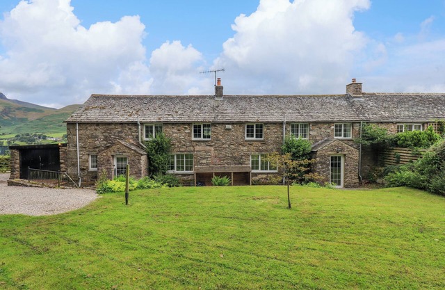 FLASKA HOUSE, pet friendly, with open fire in Troutbeck Near Penrith