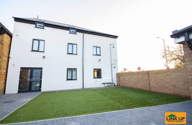 Flat 1, Holden Court