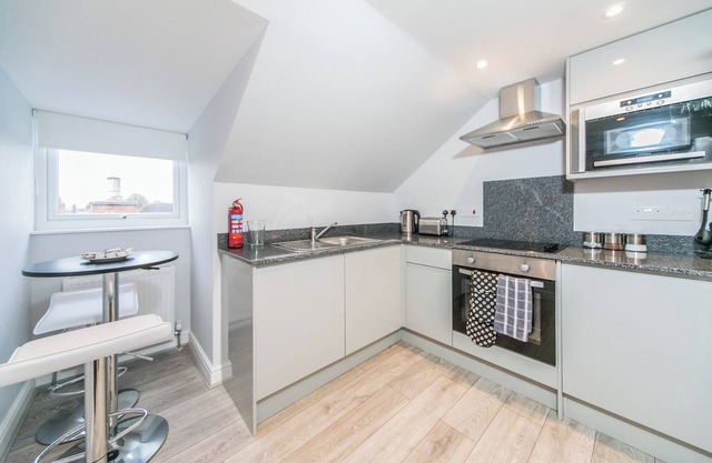 Flat 14 Helena House, 1-bed, Sleeps 3, Parking