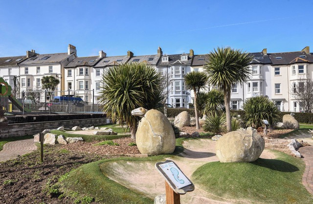 Flat 2, 10 Seafield Road