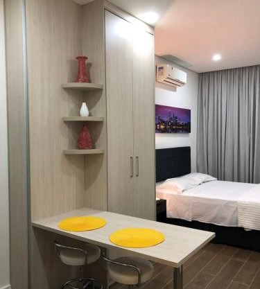 Flat com excelente localização na Granja Viana