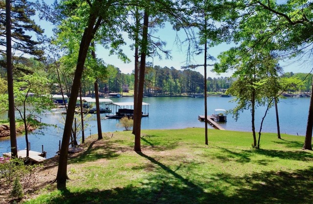 FLAT lake lot: water toys: Clemson ->17 miles