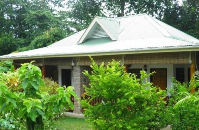 FLER KOKO bungalow in Coconut du Rocher 5 minutes from beaches