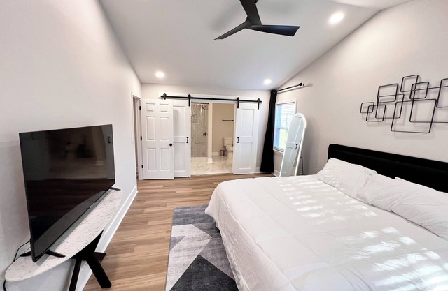 Flexis living 4-bedroom house in Charlotte-PNC-University-MotorSpeedway