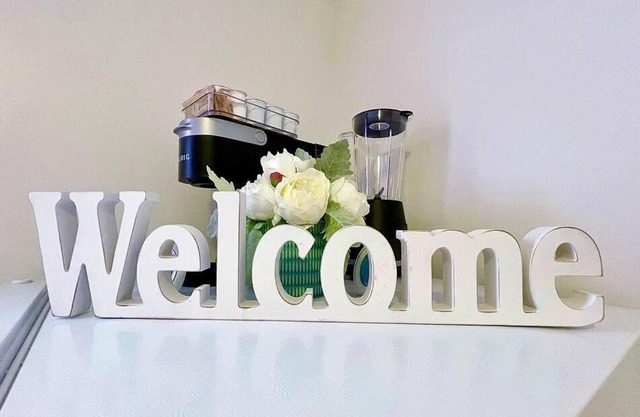 Floral Home I Spacious 3BD 1BA Gem I Sleeps 8