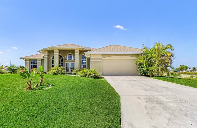 FLORIDA LAKE HOUSE - Garden Lake CAPE CORAL 4 bedroom Bungalow