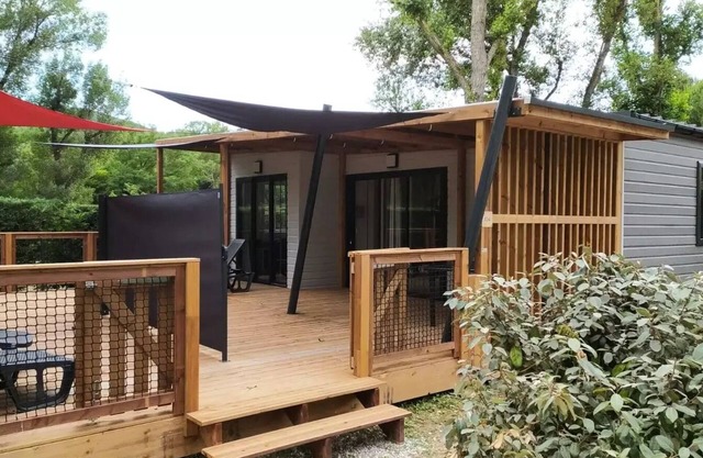Flower Camping La Rivière * - Chalet Tribu Premium Air Conditioning 70m2 - 4 bedrooms - 4 bathrooms + Terrace 50m2 12 persons