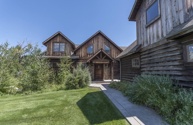 Fly Fisherman's Lodge on the Bitterroot River, Lolo Mt