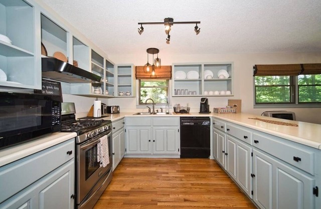 Fly Fishing on the Tuckasegee River! Private 3/3 home - Tranquil & Peaceful!