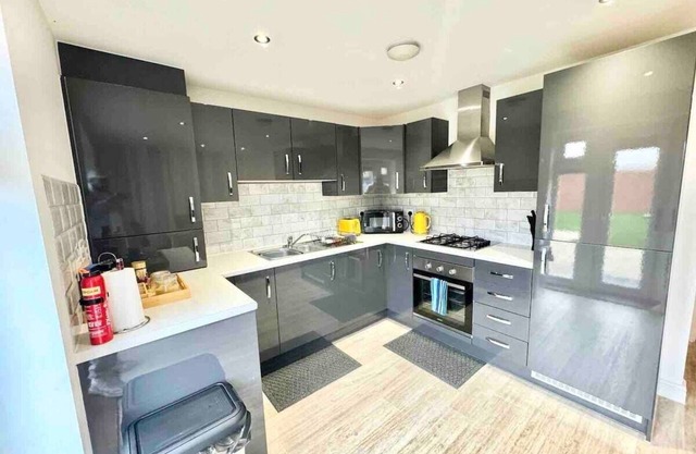 Folkestone lovely home just off M20
