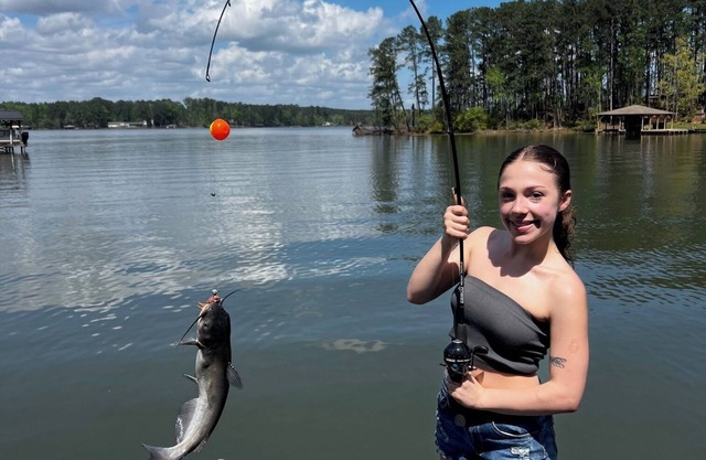 FOOTBALL & FISHING nFamiLee Lakehouse Retreat nDogFriendly w-HotTub & BoatDock