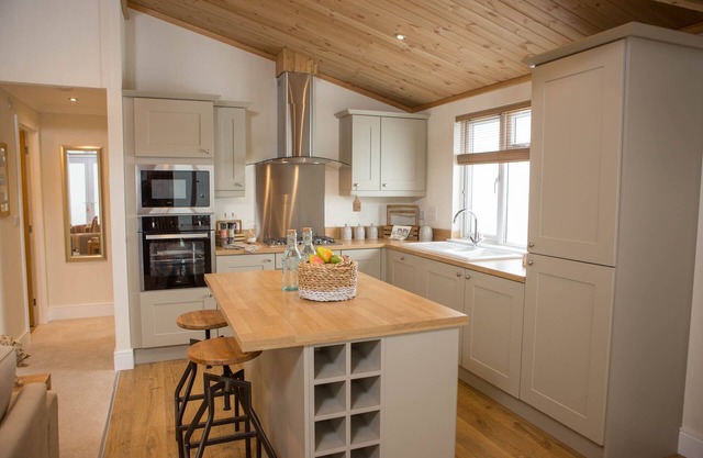 Forest Retreat - With Hot Tub - Dog Friendly