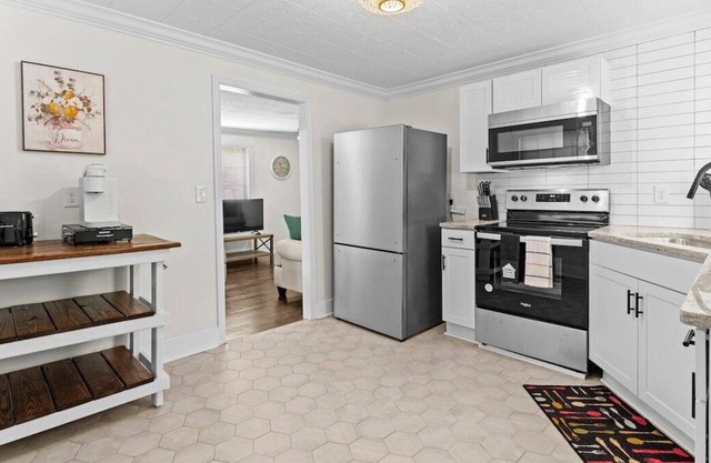Forget your worries in this spacious and serene space