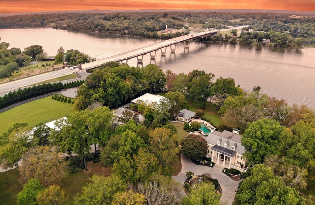 Former Celebrity Lakeside Mansion
