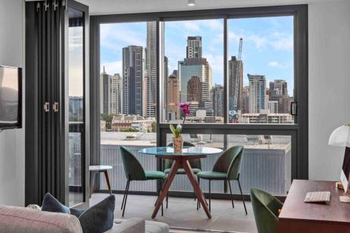 Fortitude Valley Prime position 2 x Bed, view, parking, pool