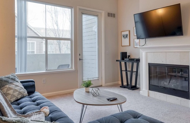 Foster City 1 Bedroom with Lots of Amenities