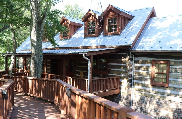 Four Bedroom Cabin with View
