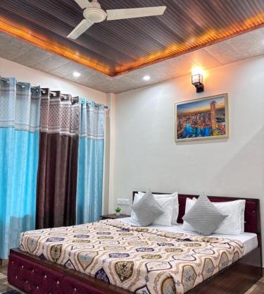 Four Bedroom Villa Kasauli l 3km From Mall Road l By Splendid Hotels