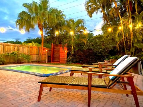 Fox Island Heated Spa- Downtown & Beach