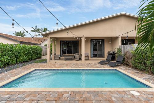 Fox Sonata Downtown Pool House