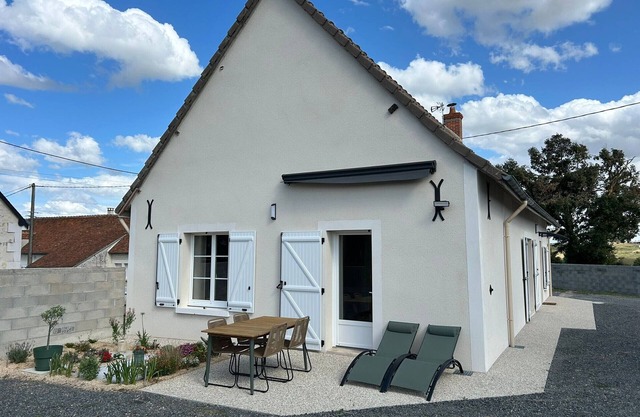 Comfortable Home for 4 in Villentrois, Perfect for Berry Exploration