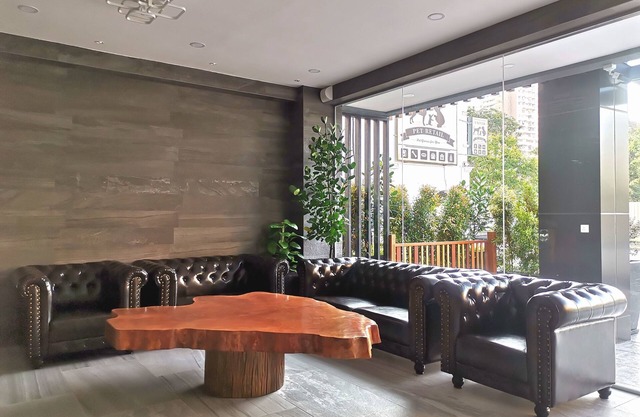 Frame Hotel