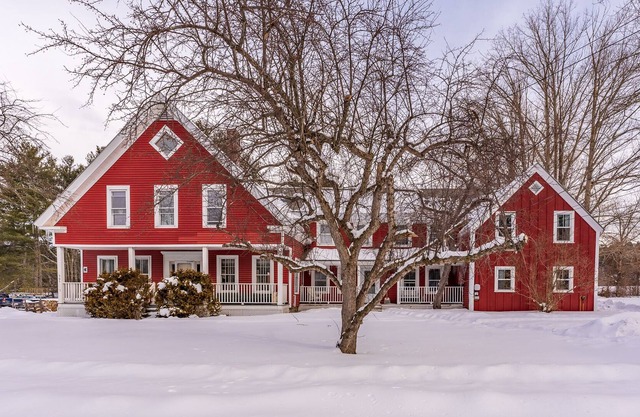 Franconia Village Retreat - homey small town feel 3 miles from Cannon Ski Area! AC in bedrooms!
