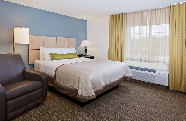 Frank H McClung Museum Tour! 2 Pet-friendly Suites w/Kitchen & FREE Parking!
