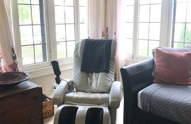 Frederick House: Clean, Spacious East Side Lower Flat
