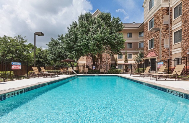 Free Breakfast Buffet. Outdoor Pool. Gym. Great for Business Travelers!