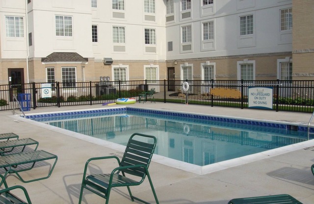 Free Daily Breakfast, Outdoor Pool. 7 Miles from University Circle.