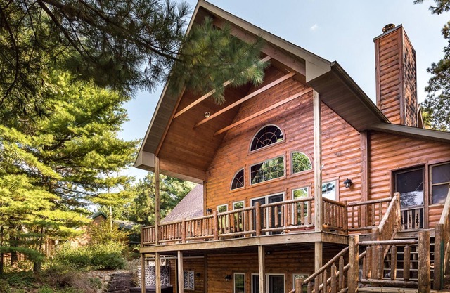 Free nite w/wknd offseason logcabin lake hottub kayak paddleboard pier fireplace