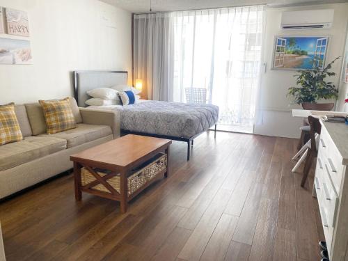 Free parking Comfy central Waikiki