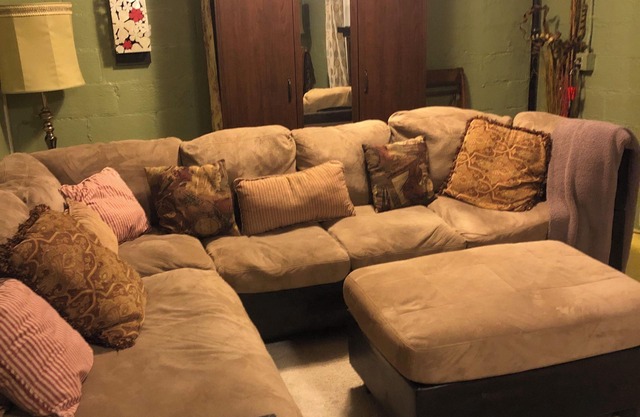 Free self serve breakfast. 12 mins to USA border/26 mins to Writing on Stone.