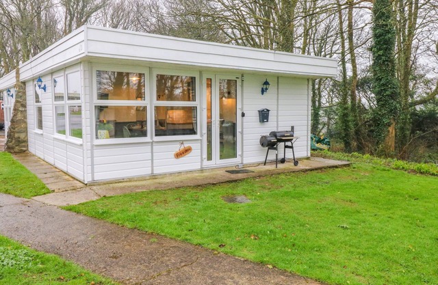 FREEDOM, family friendly, with a garden in Roch