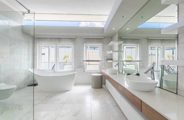 Freehold, modern executive home close to Cavendish Square