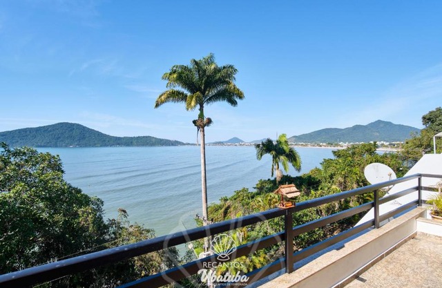 Frente pro MAR, linda VISTA, com piscina e 2 Suítes, no centro de Ubatuba, RECANTO 4