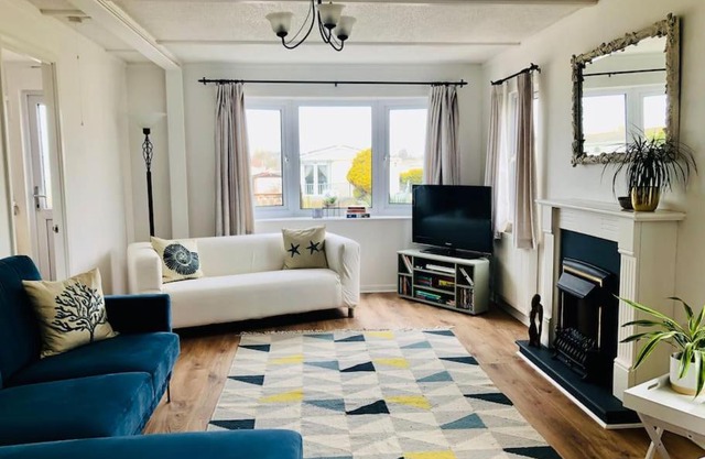 Fresh 4 Bed Coastal Home nr Padstow