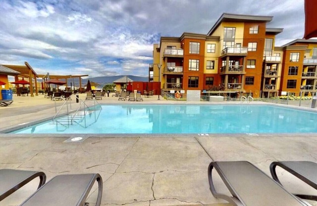 Freshly Reno'd Pool Level Suite at Amazing Resort #327