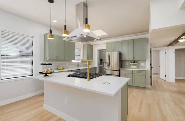 Freshly Renovated - 5 BR Historic Home Near DT