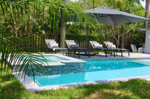 Friendly Fox Luxury Pool & Spa House Near Downtown & Beach