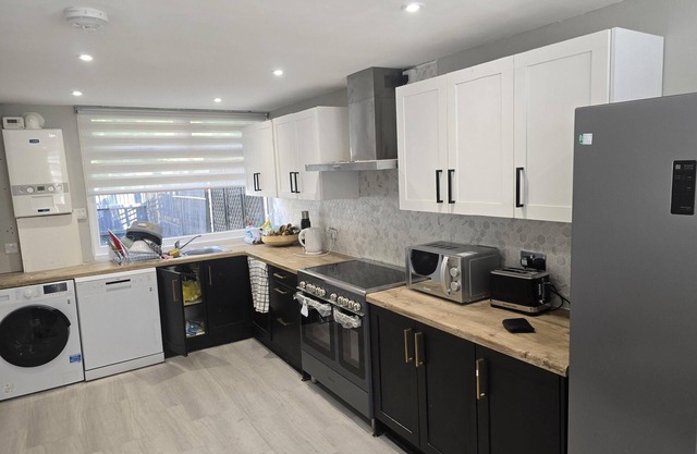 Friendly Retreat at Windermere Way Upto 6 Guests