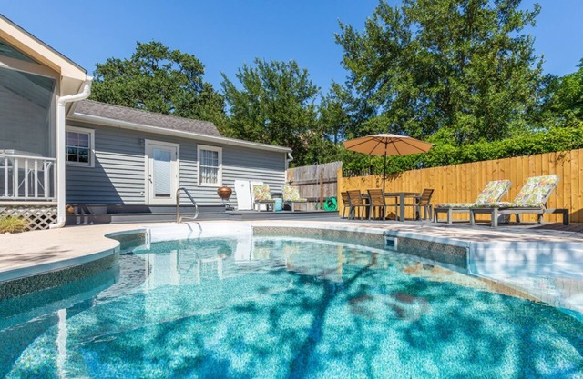 Frogtown Cottage | Historic Downtown Savannah, Pool, Pet Friendly