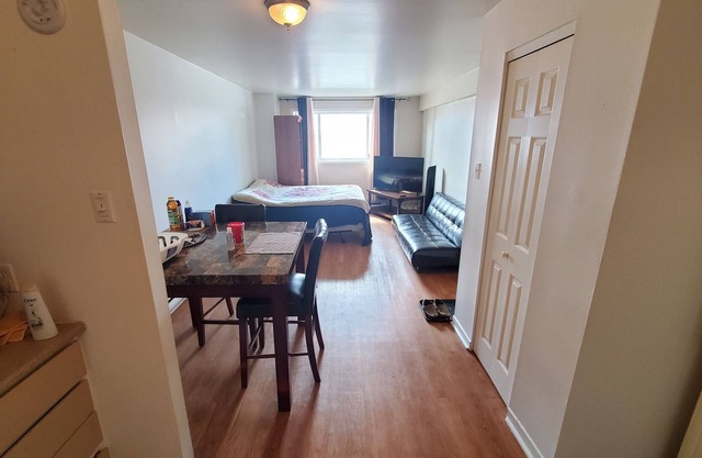 Front of Water View, Cozy Apartment with Parking