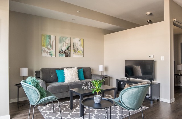 FRONTDESK Confluence on 3rd Apt Downtown Riverwalk Trails