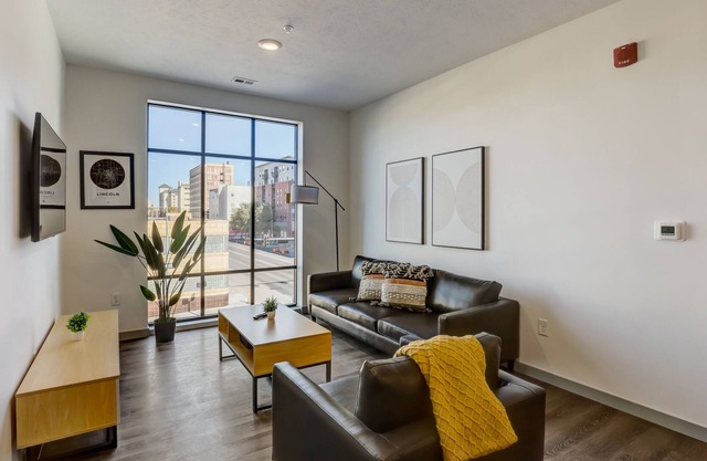 FRONTDESK Downtown Lincoln Apts near UNL and Haymarket Square