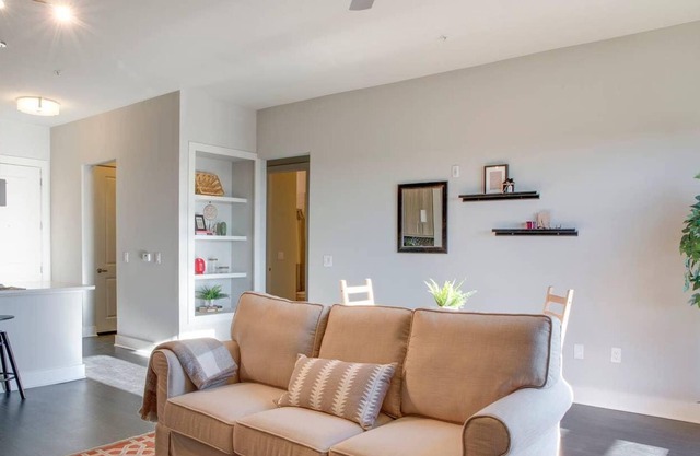 Frontdesk | Stunning Uptown 1br | Next to Stadium