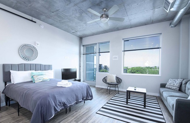 FRONTDESK Vantage Apts Edge District St Pete