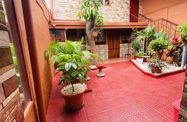 Full apartment 5 minutes Airport Ground floor and upstairs with internet connection